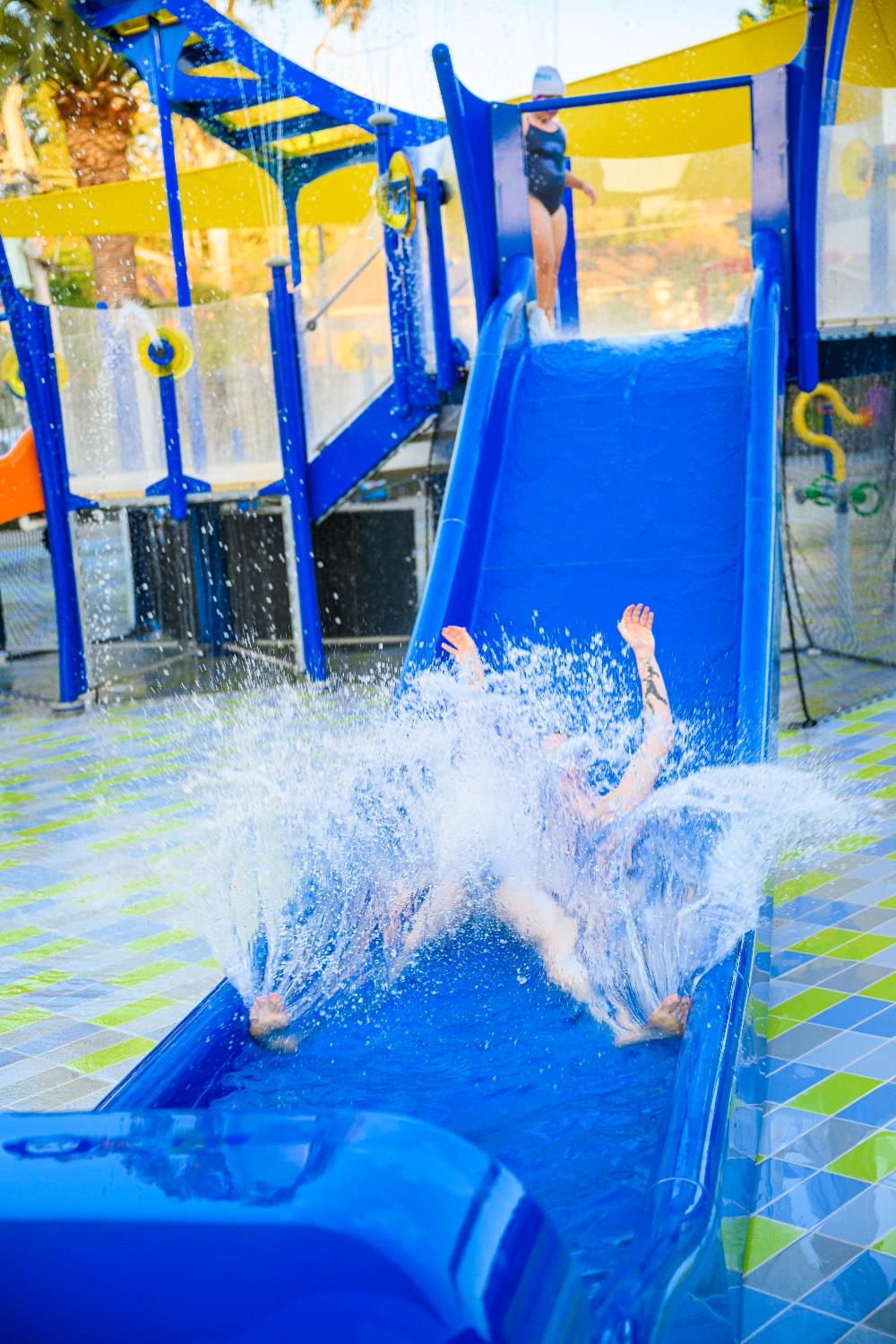 Splash pad - Blue Slide